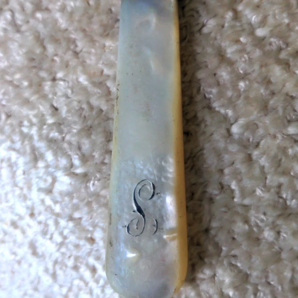 Sterling Vintage Knives, Mother of Pearl Handles, Fruit, Cheese, Etc. EUC
